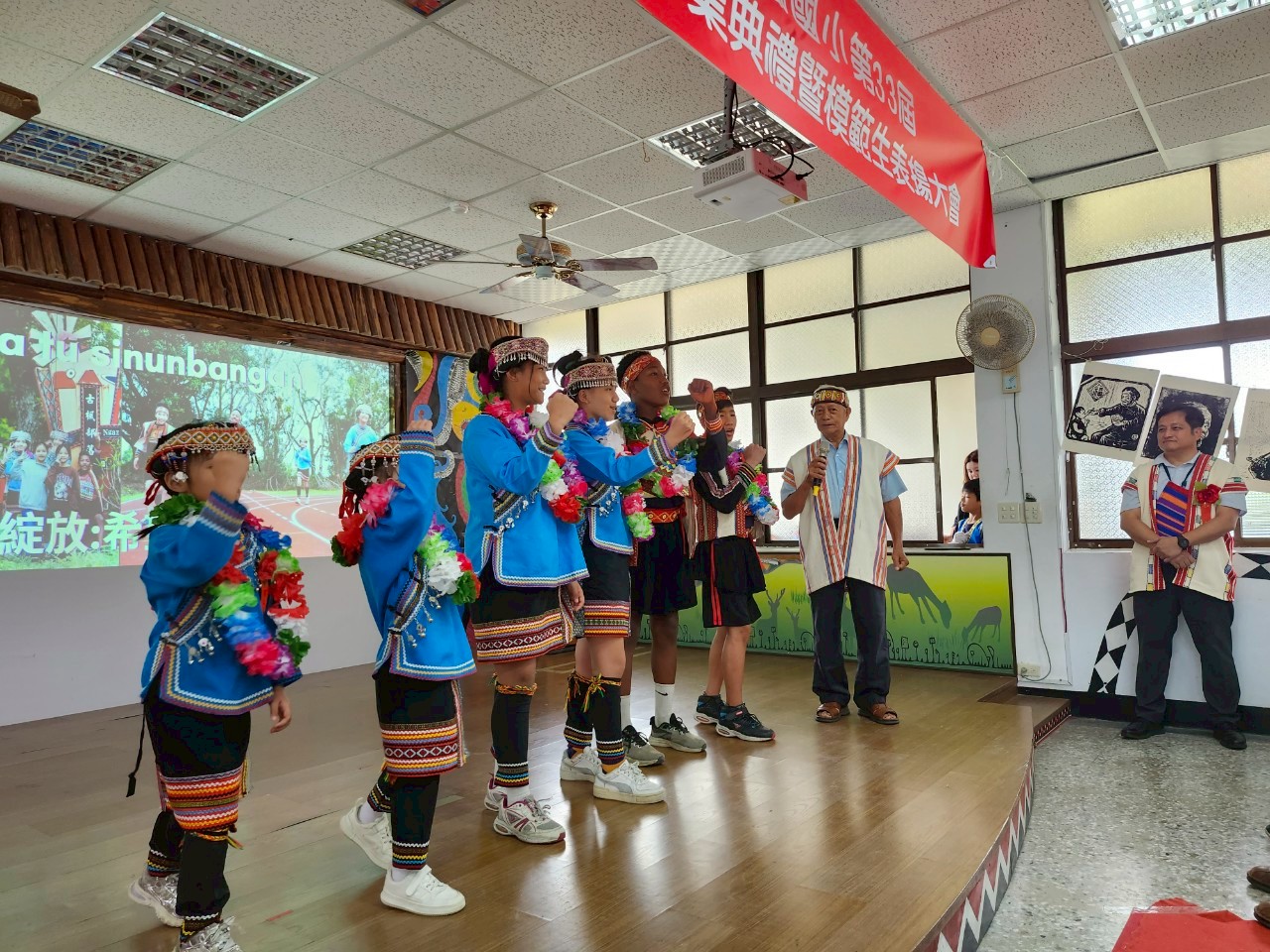 https://www.zfps.hlc.edu.tw/uploads/tadgallery/2025_06_22/1090_LINE_ALBUM_20250619畢業典禮最後一堂課～進場～頒發畢業證書_250622_102.jpg 