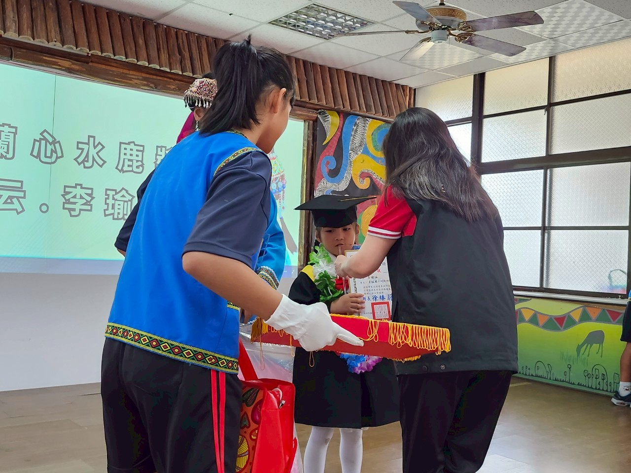 https://www.zfps.hlc.edu.tw/uploads/tadgallery/2025_06_22/1105_LINE_ALBUM_20250619畢業典禮最後一堂課～進場～頒發畢業證書_250622_117.jpg 