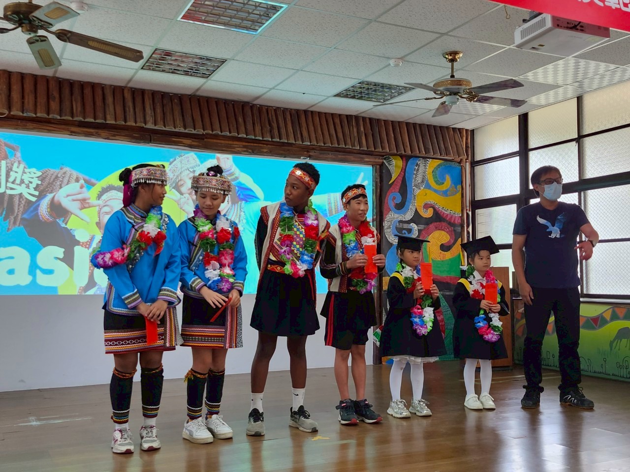 https://www.zfps.hlc.edu.tw/uploads/tadgallery/2025_06_22/1115_LINE_ALBUM_20250619畢業典禮最後一堂課～進場～頒發畢業證書_250622_127.jpg 