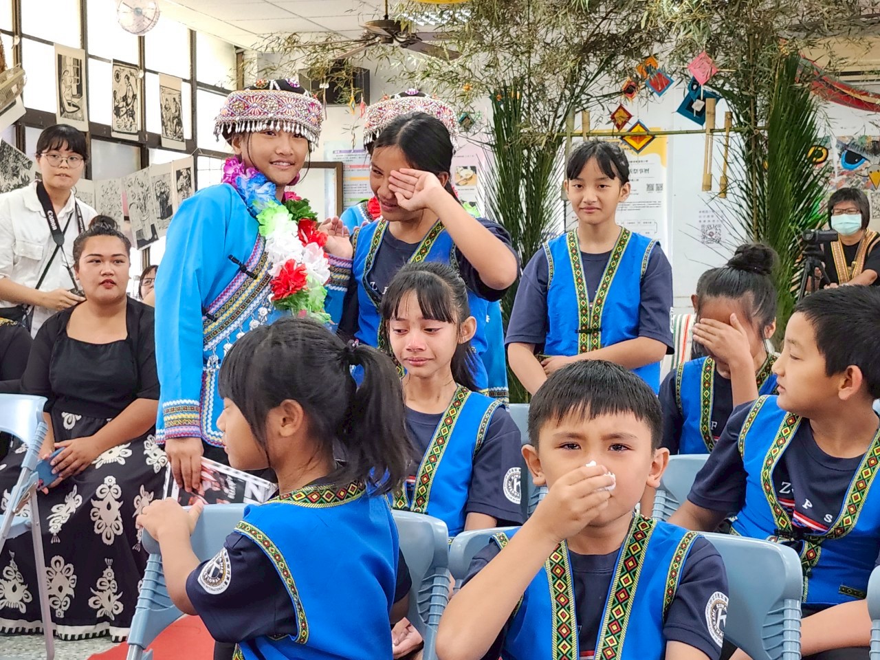 https://www.zfps.hlc.edu.tw/uploads/tadgallery/2025_06_22/1148_LINE_ALBUM_20250619畢業典禮最後一堂課～進場～頒發畢業證書_250622_160.jpg 